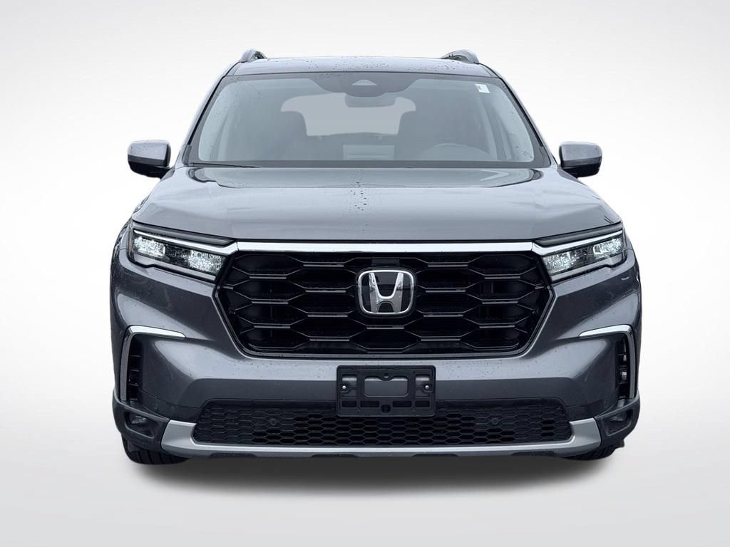 Used 2025 Honda Pilot Touring image 2