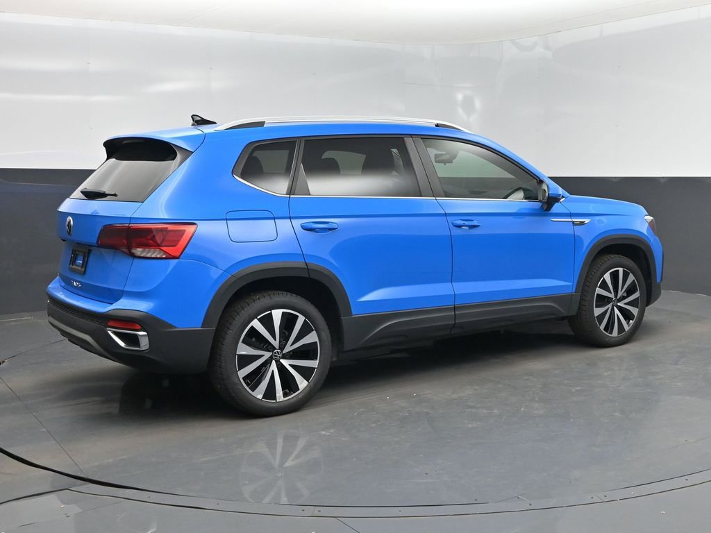 Used 2022 Volkswagen Taos SE FWD image 3