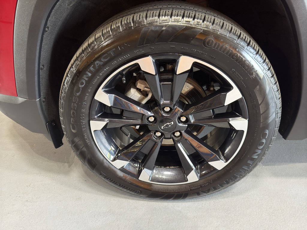 Used 2025 Chevrolet Equinox RS w/ Safety and Technology Package FWD image 9