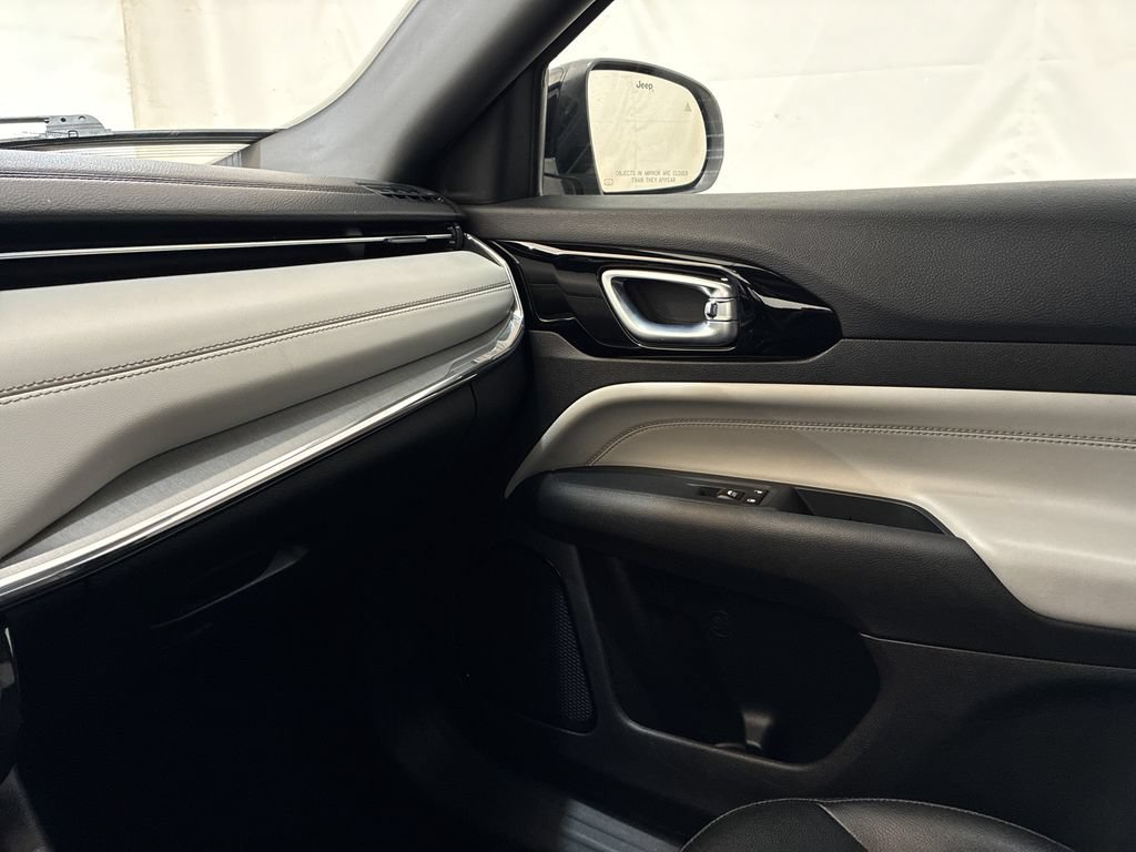 Used 2024 Jeep Compass Limited AWD/4WD image 31