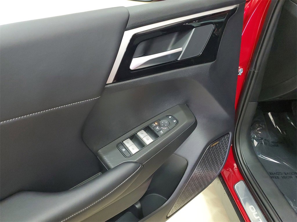 New 2025 Mitsubishi Outlander SE image 20