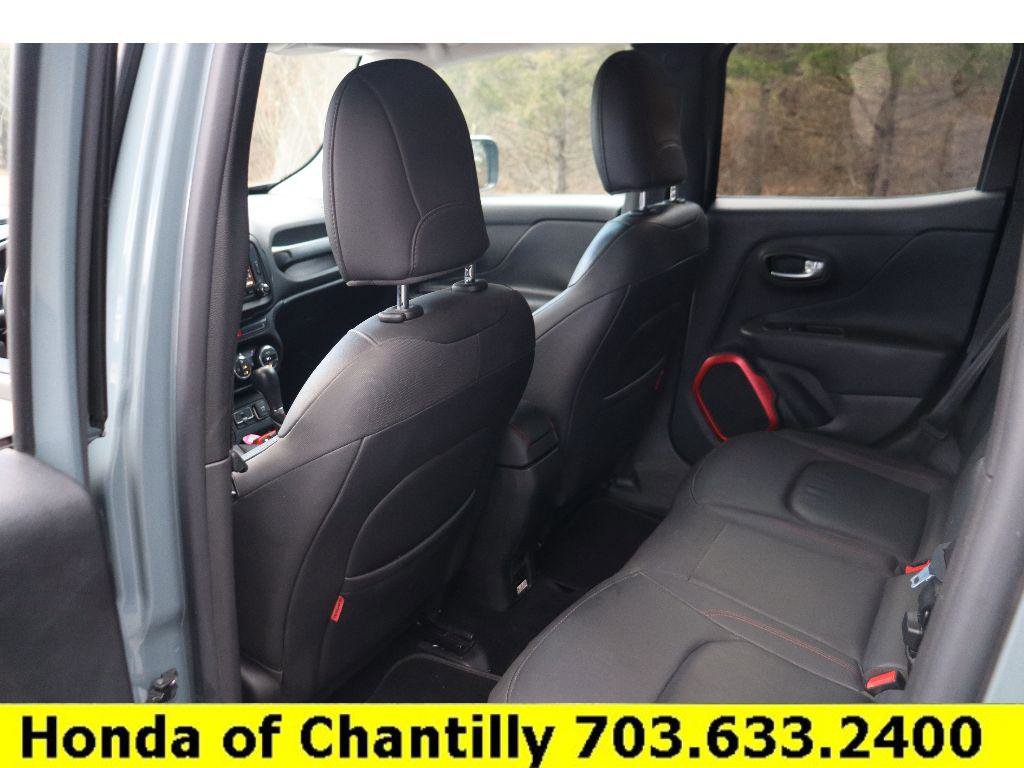 Used 2016 Jeep Renegade Trailhawk w/ Premium Trailhawk Package image 24