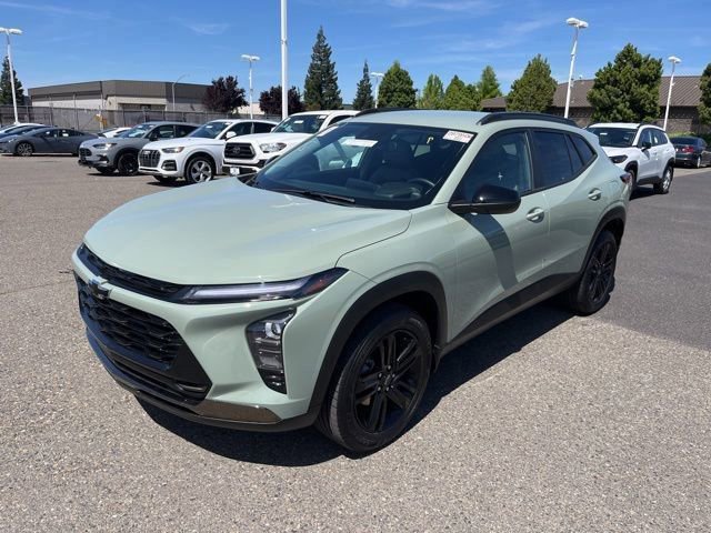 Used 2025 Chevrolet Trax ACTIV w/ Driver Confidence Package image 1