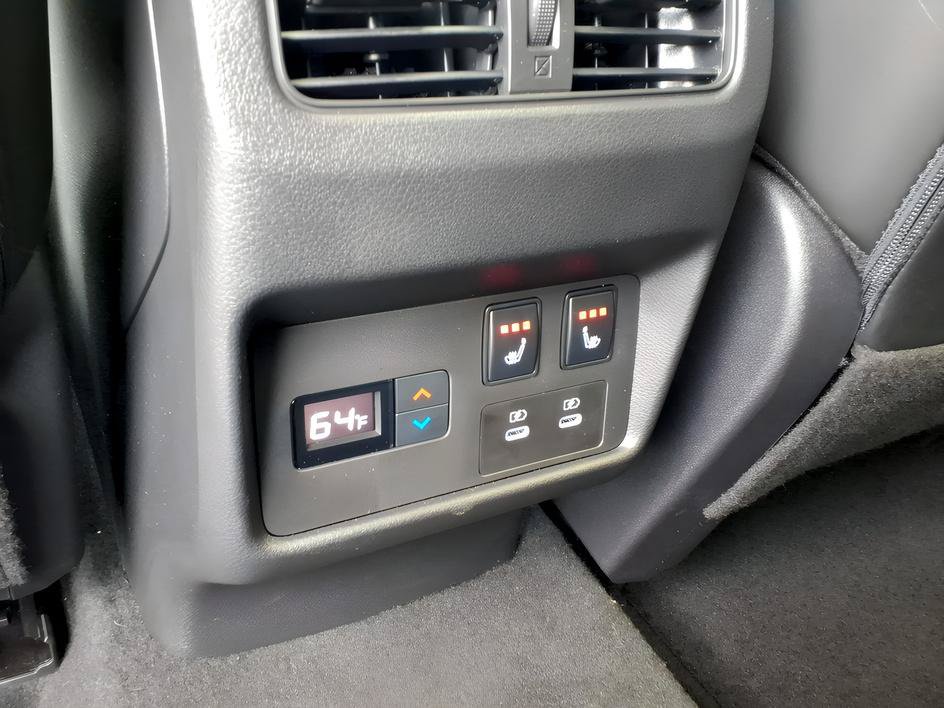 Used 2026 Nissan Rogue Platinum w/ Platinum Premium Package AWD/4WD image 14