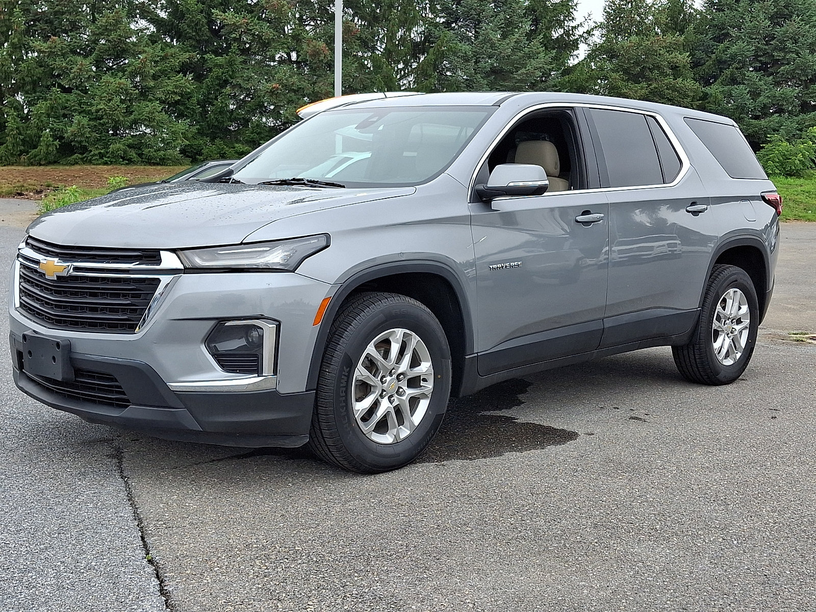 Used 2023 Chevrolet Traverse LS w/ Safety Package FWD image 3
