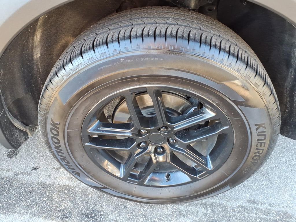 Used 2025 Ford Explorer Active image 10