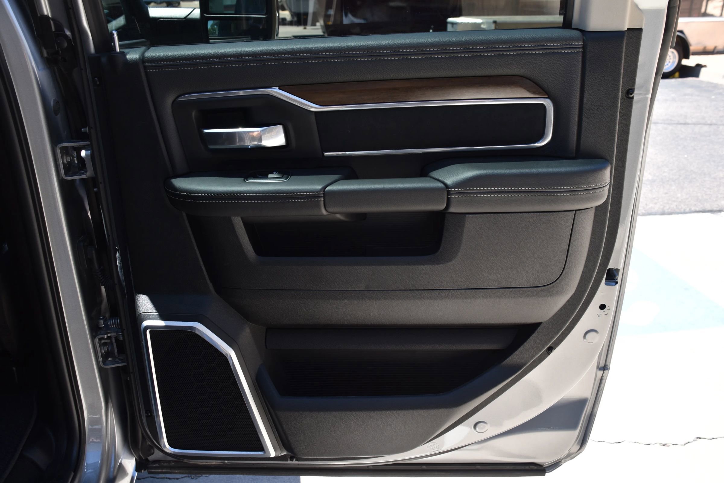 Used 2024 RAM 2500 Laramie image 24