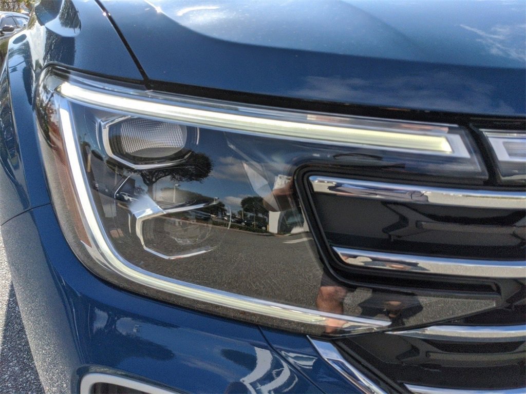 Used 2025 Volkswagen Atlas SE image 13