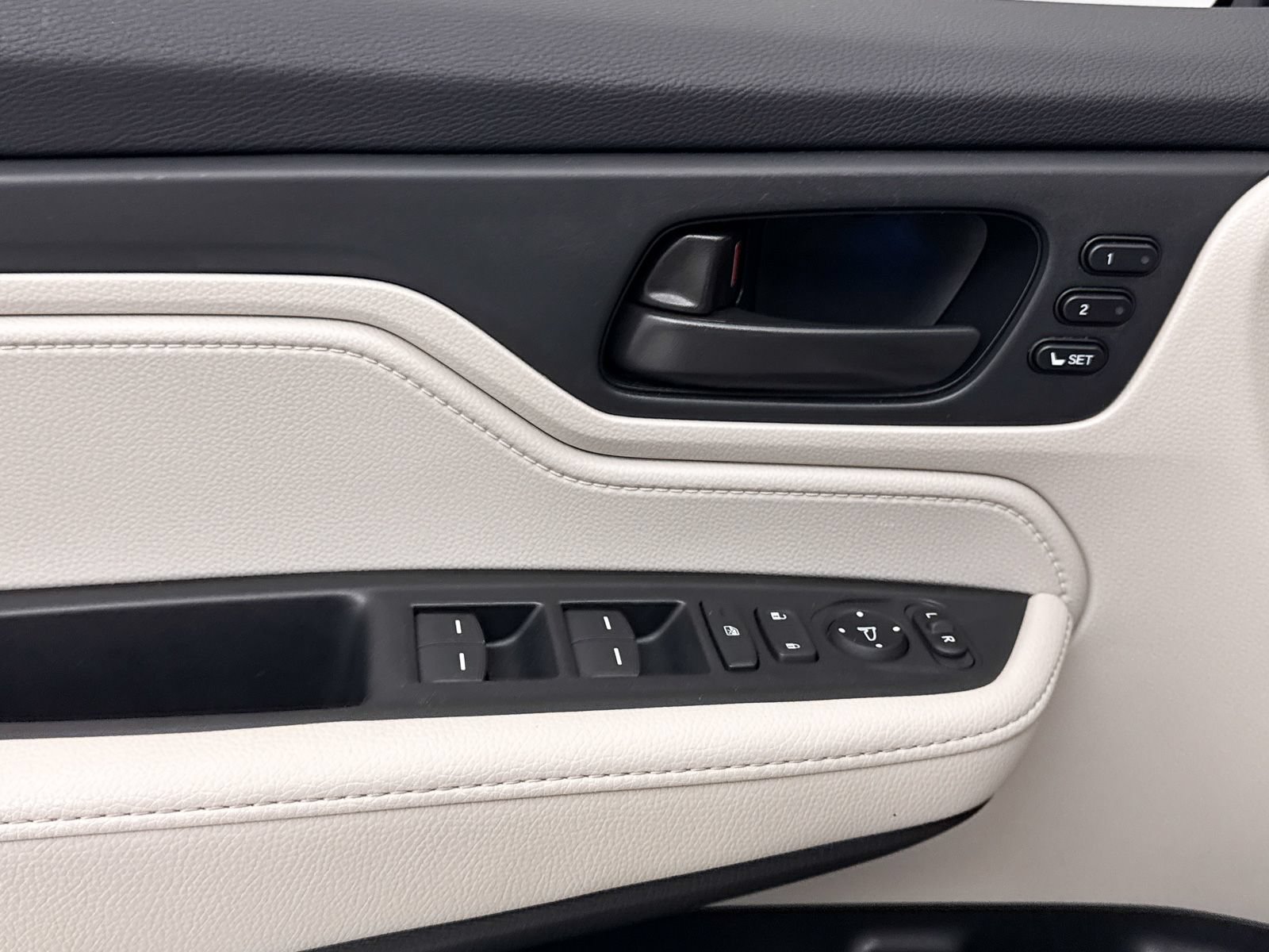 Used 2025 Honda Odyssey EX-L image 27