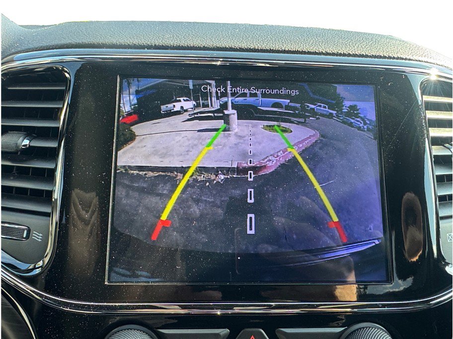 Used 2019 Jeep Grand Cherokee Laredo image 18