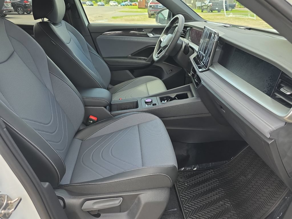 New 2026 Volkswagen Tiguan SE R-Line AWD/4WD image 10