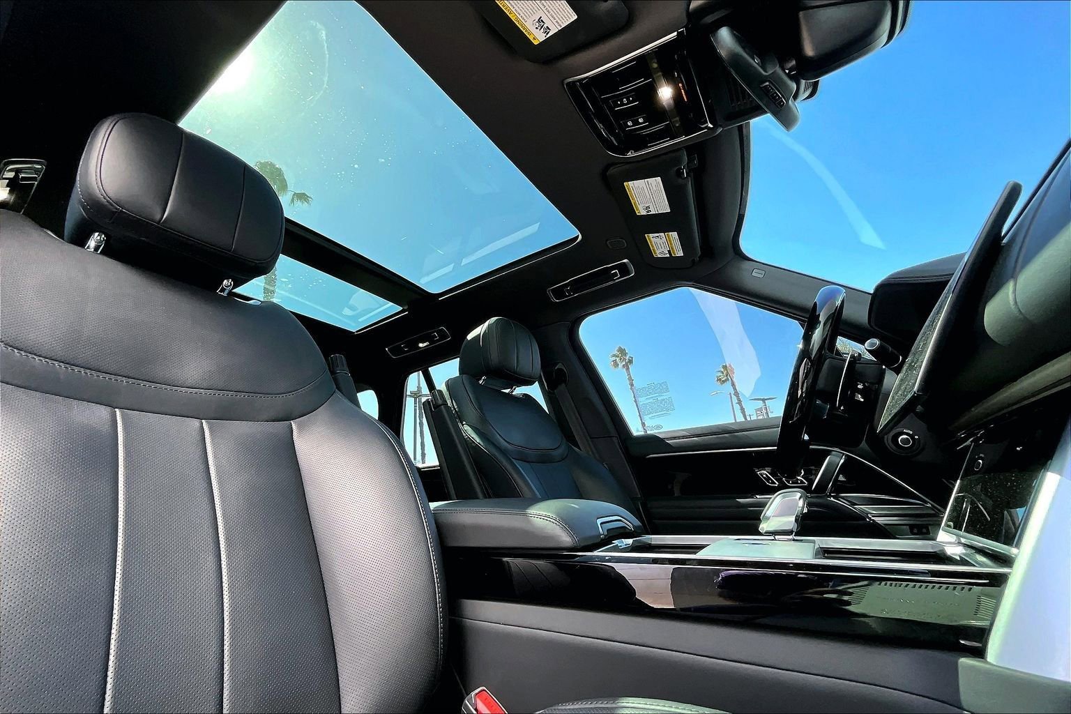 Used 2024 Land Rover Range Rover SE image 21