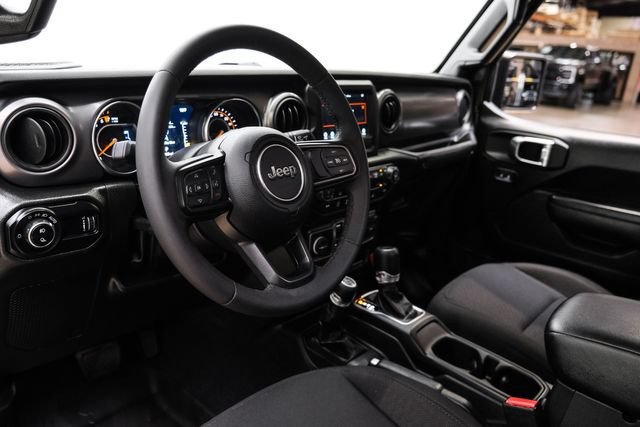 Used 2023 Jeep Gladiator Sport AWD/4WD image 12