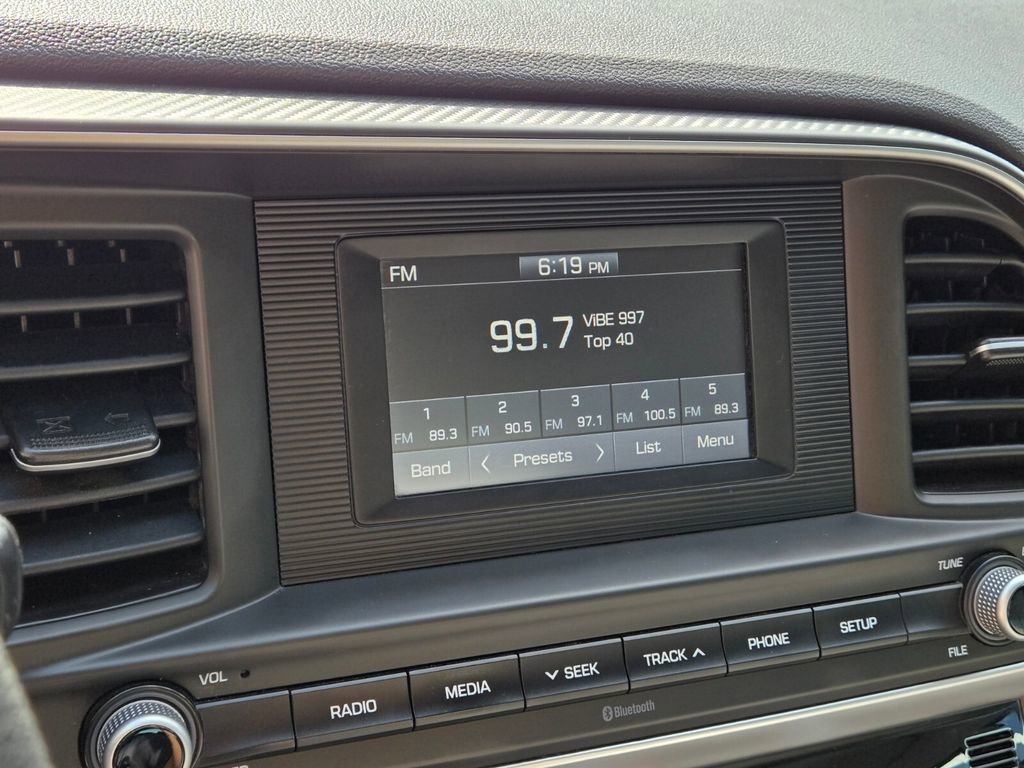 Used 2020 Hyundai Elantra SE FWD image 24