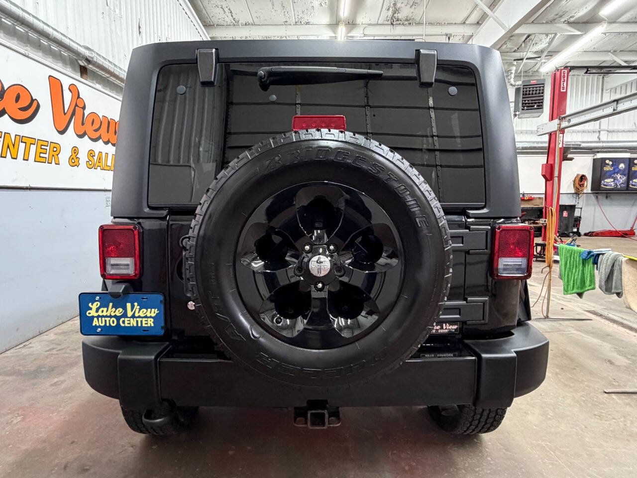 Used 2017 Jeep Wrangler Unlimited Sahara w/ Max Tow Package AWD/4WD image 6
