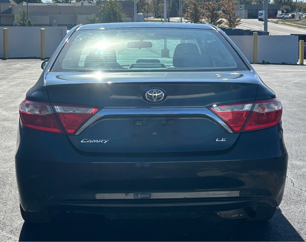 Used 2015 Toyota Camry LE image 6