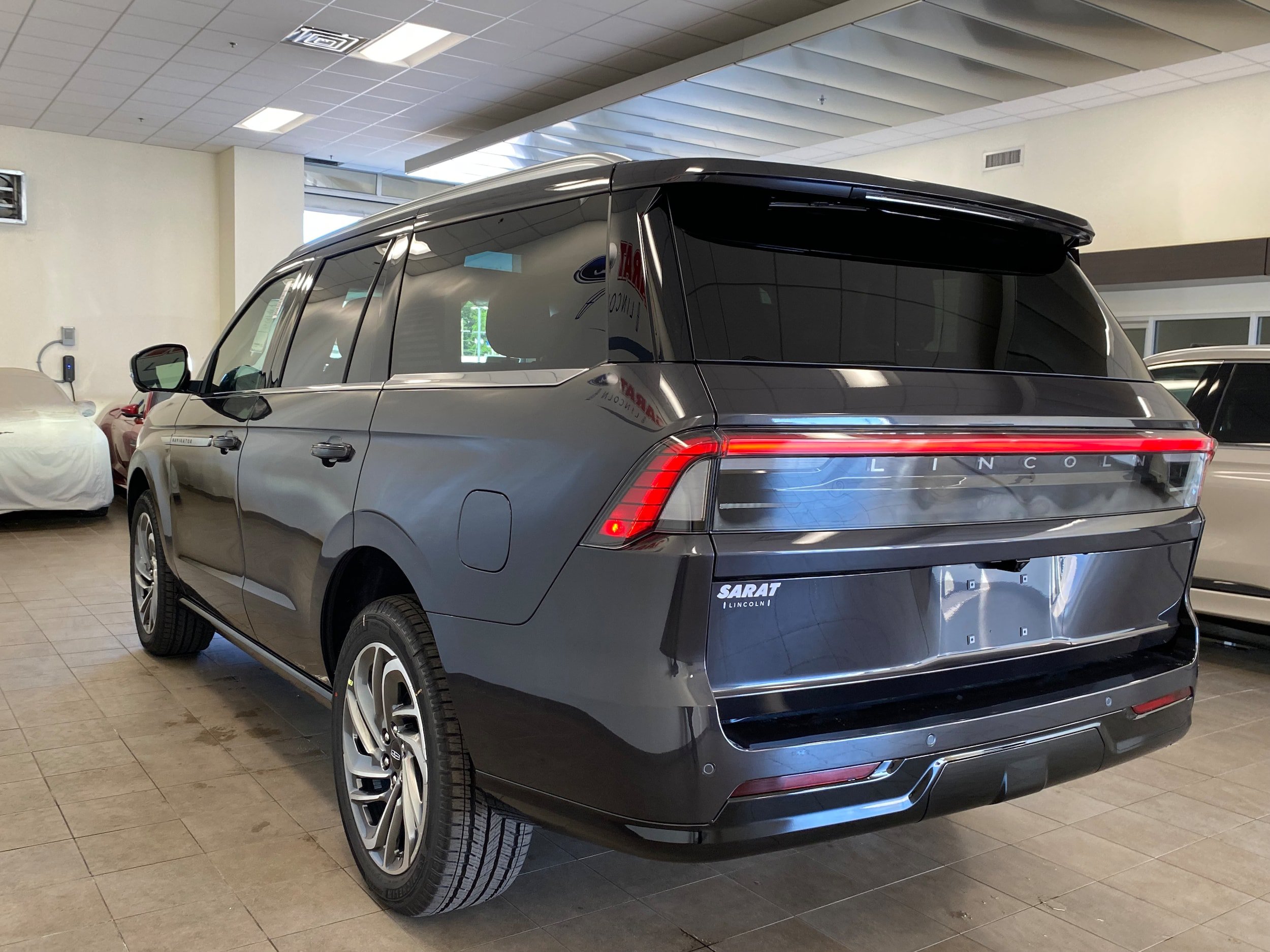 New 2027 Lincoln Navigator Reserve AWD/4WD image 5