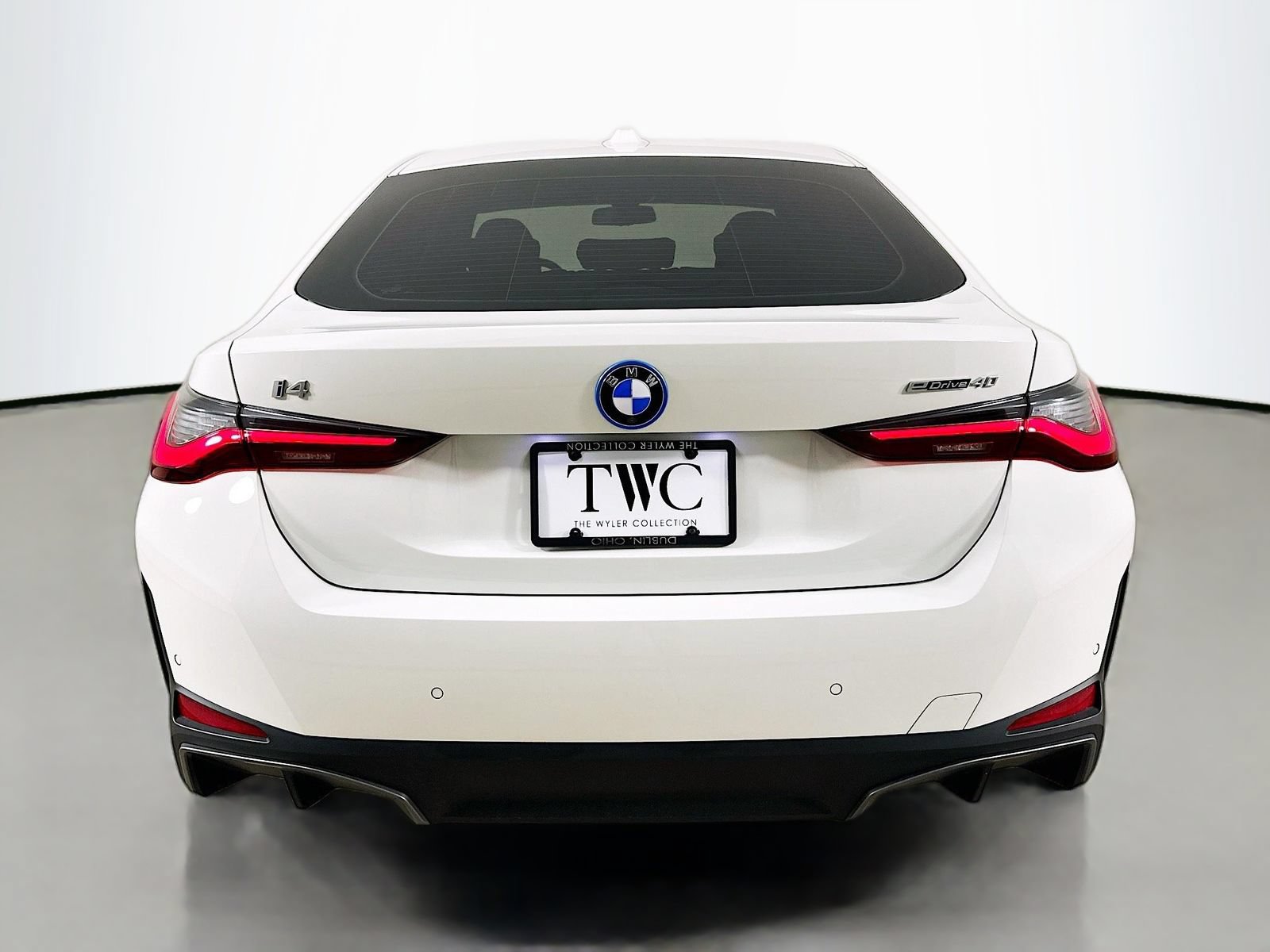Used 2025 BMW i4 eDrive40 RWD image 6