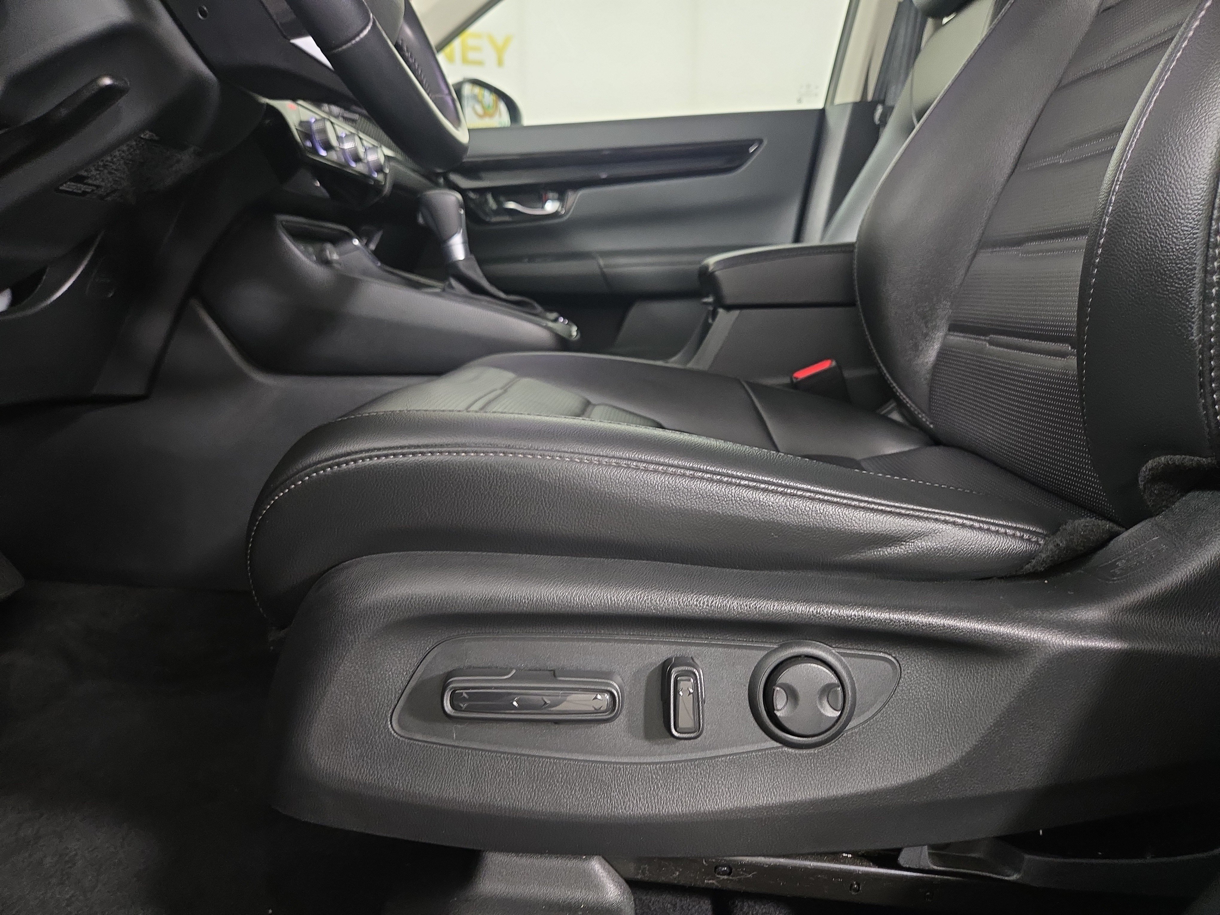 Used 2025 Honda CR-V EX-L image 31