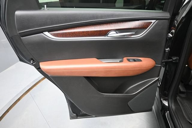 Used 2022 Cadillac XT5 Sportv w/ LPO, ONYX Package AWD/4WD image 13
