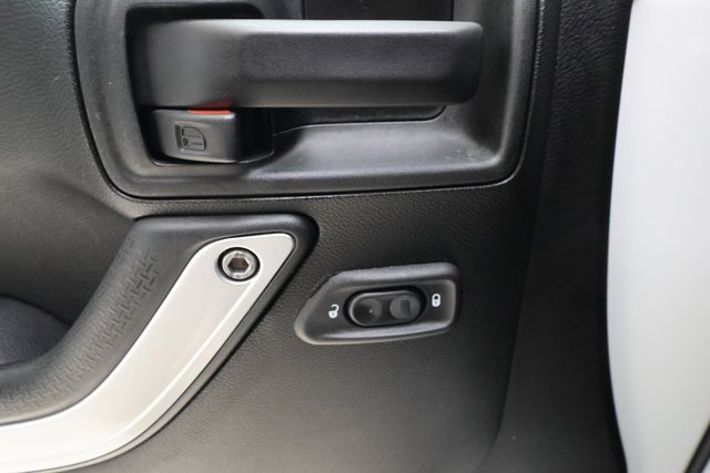 Used 2018 Jeep Wrangler Unlimited Sahara w/ Connectivity Group image 9