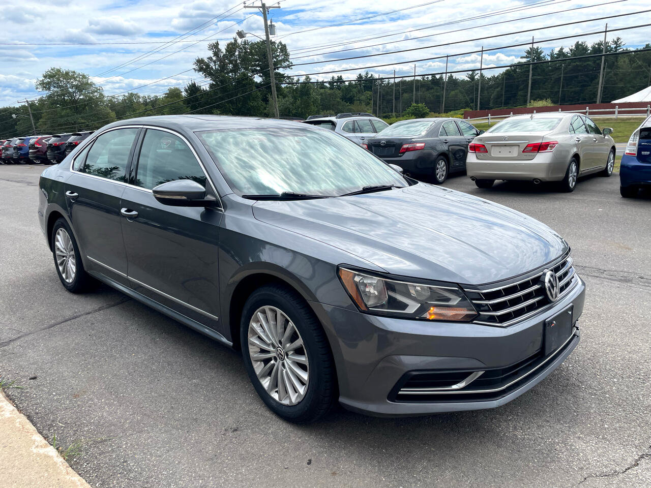 Used 2017 Volkswagen Passat 1.8T SE image 3