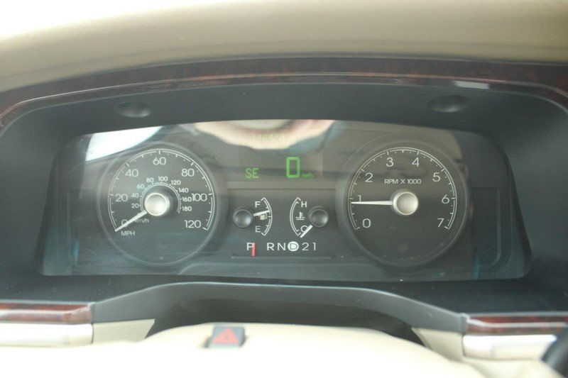 Used 2006 Lincoln Town Car Signature image 19