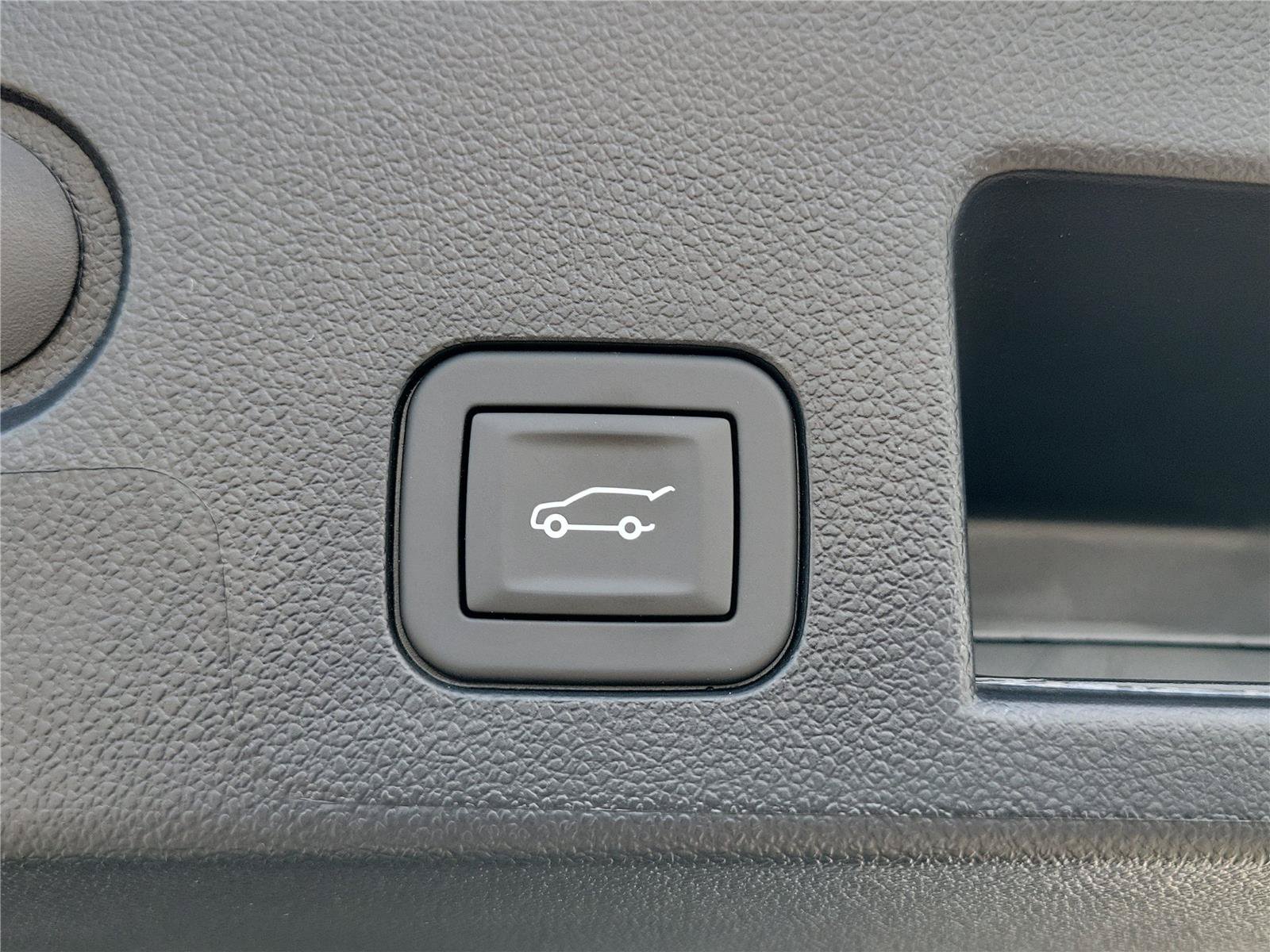 New 2027 GMC Terrain Elevation w/ Elevation Premium Package AWD/4WD image 8