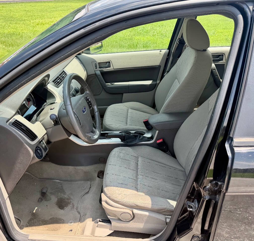 Used 2010 Ford Focus SE FWD image 15