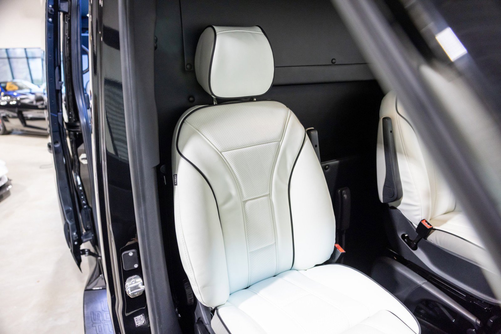 Used 2025 Mercedes-Benz Sprinter 3500 image 17