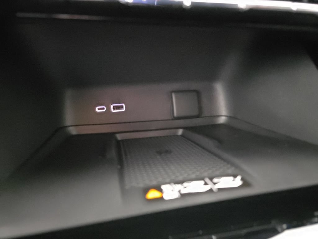 New 2027 Chevrolet Traverse RS w/ LPO, Floor Liner Package FWD image 21