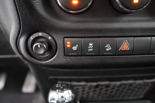 Used 2011 Jeep Wrangler Sahara w/ Dual Top Group image 27