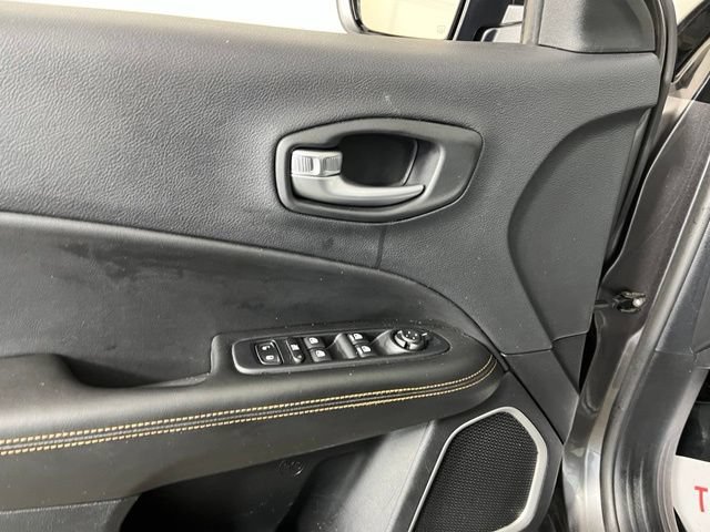 Used 2018 Jeep Compass Limited w/ Navigation Group AWD/4WD image 11