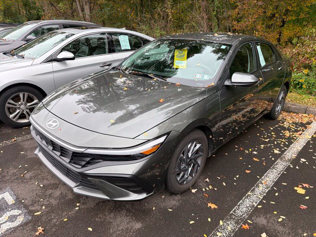Used 2024 Hyundai Elantra SEL FWD image 3
