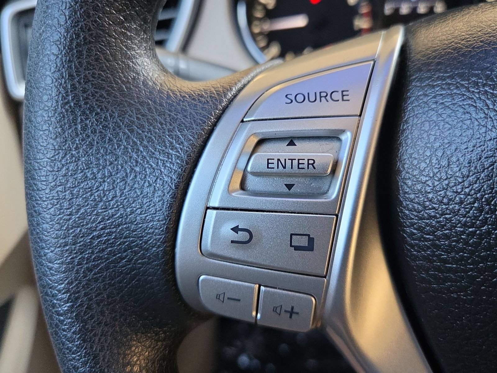 Used 2016 Nissan Rogue S FWD image 13