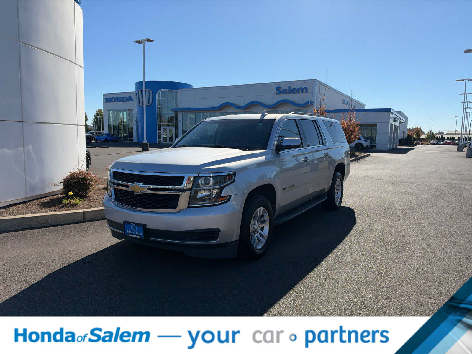 Used 2018 Chevrolet Suburban LT AWD/4WD image 1