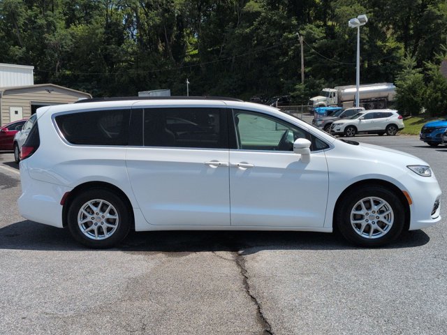 Used 2022 Chrysler Pacifica Touring-L FWD image 4