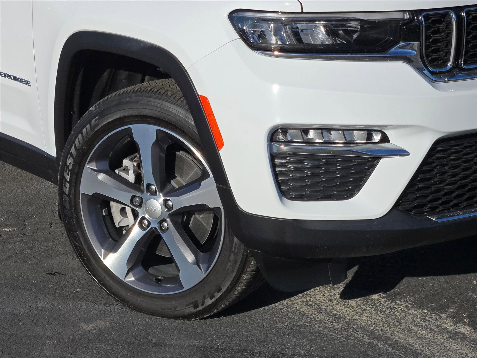 Used 2022 Jeep Grand Cherokee Limited 4xe image 3