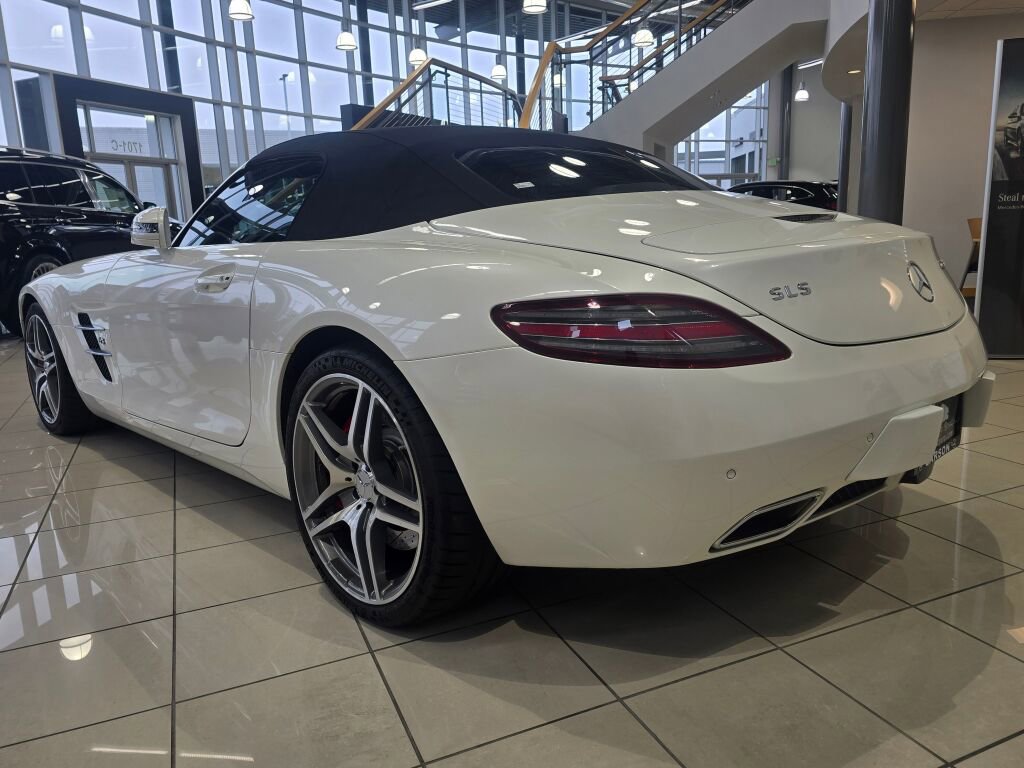 Used 2012 Mercedes-Benz SLS AMG Roadster image 4