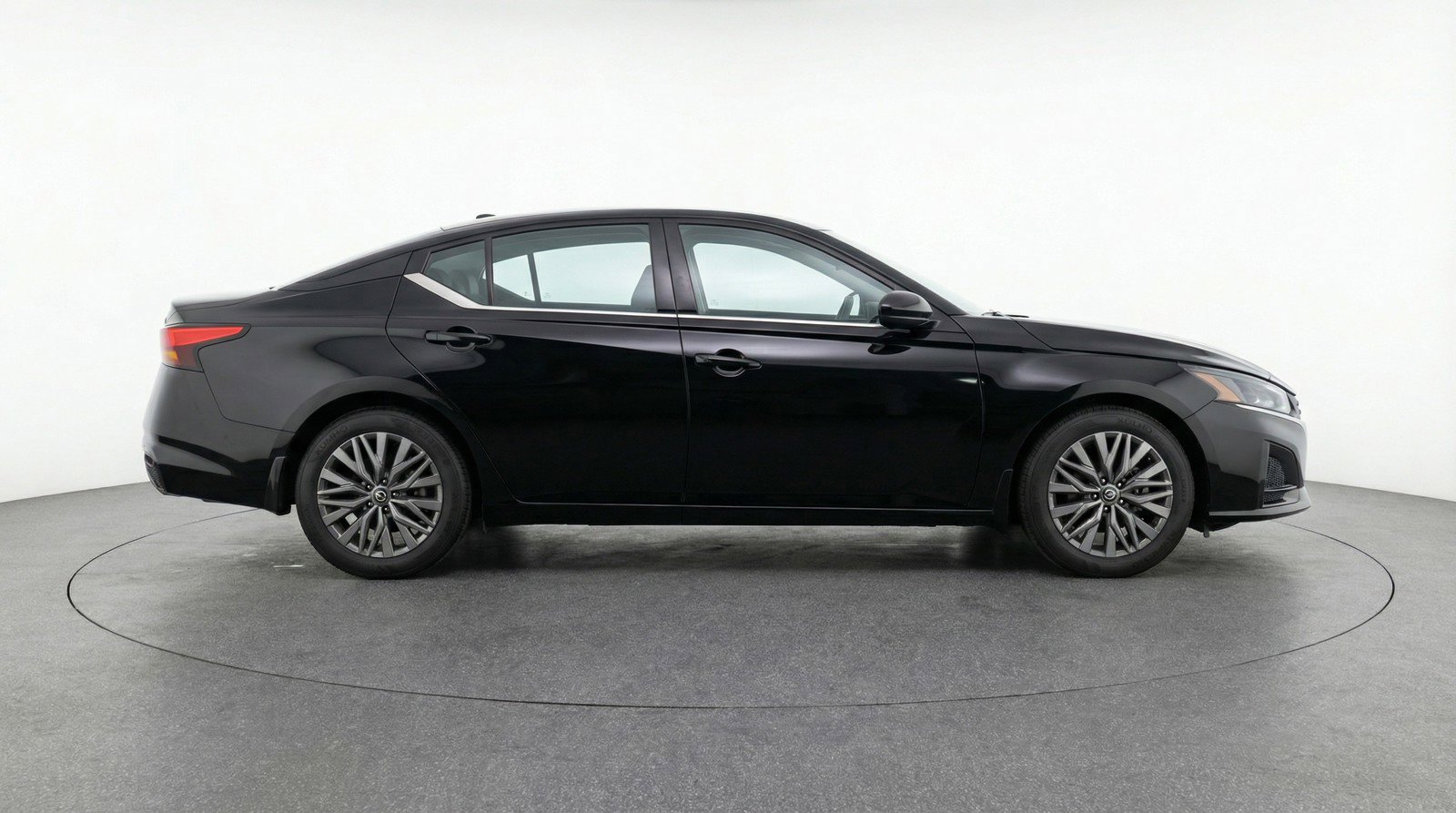 Used 2025 Nissan Altima 2.5 SV image 11