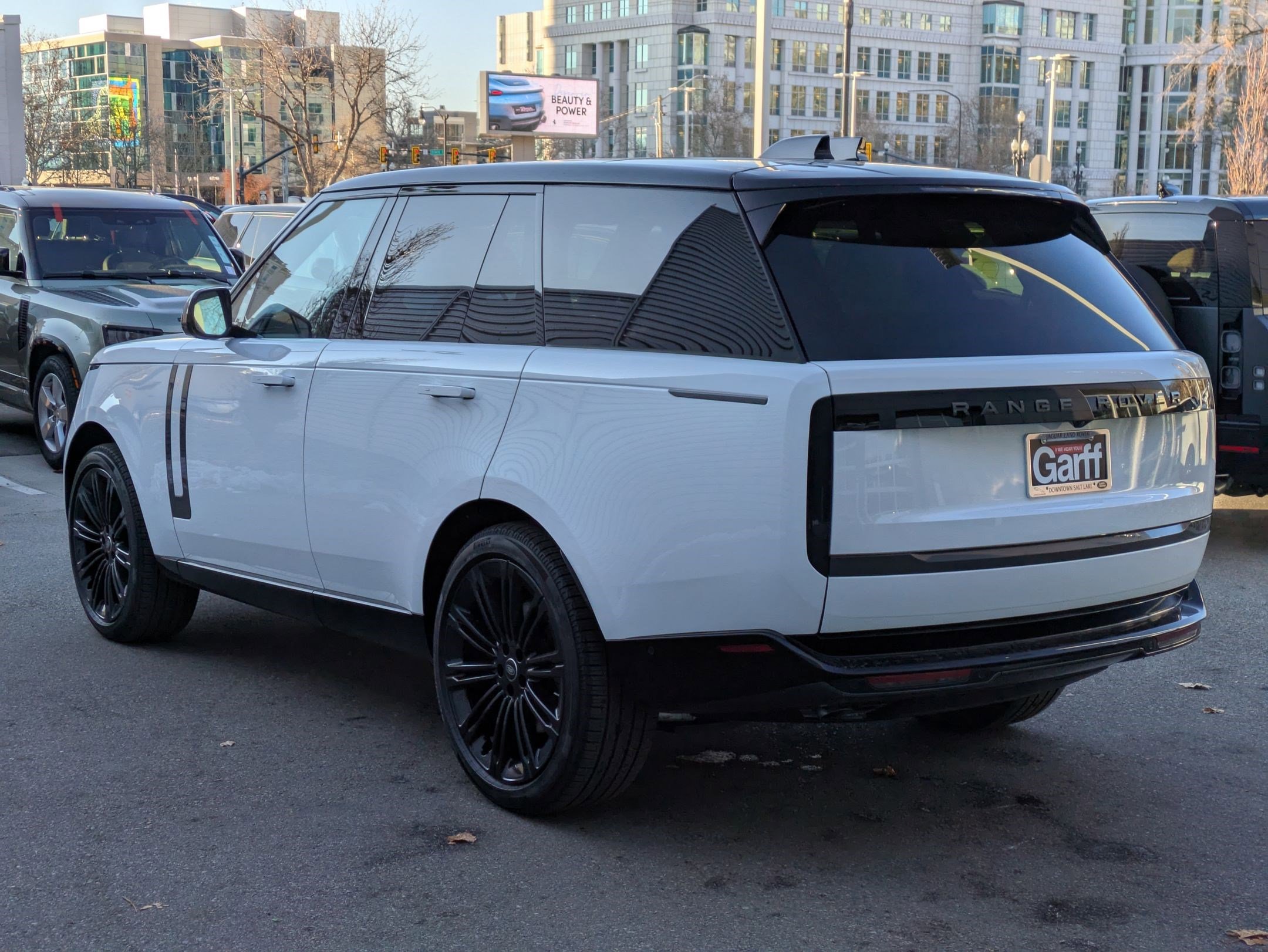 New 2025 Land Rover Range Rover SE image 3