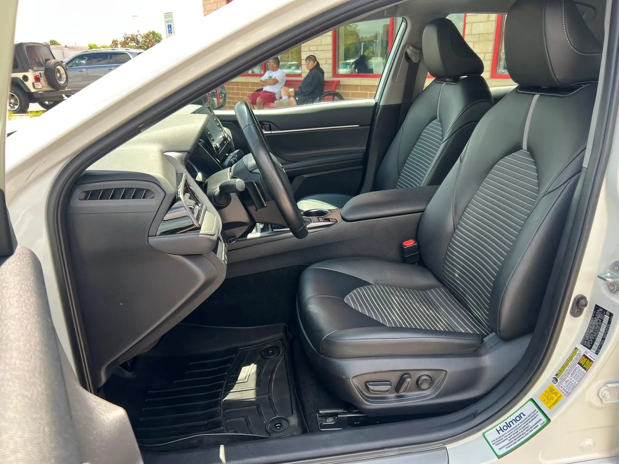 Used 2023 Toyota Camry SE w/ Convenience Package FWD image 9
