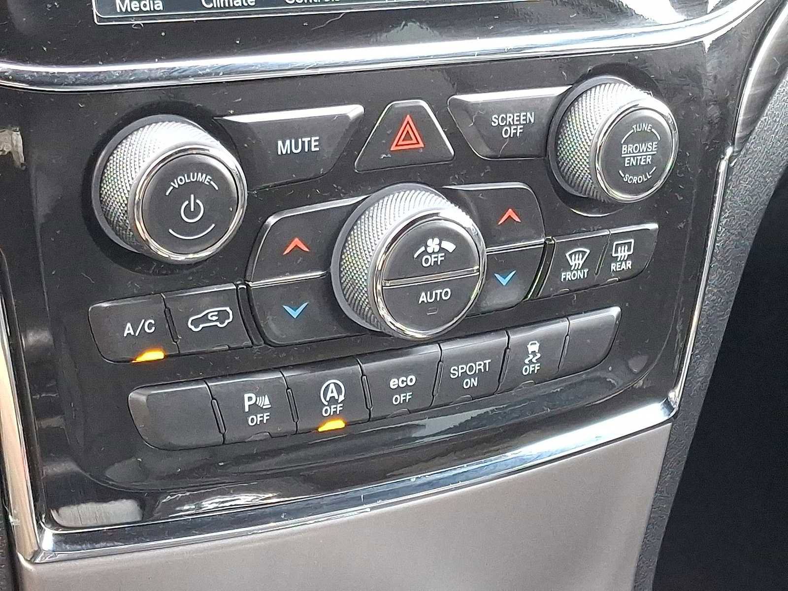 Used 2022 Jeep Grand Cherokee Laredo X image 24