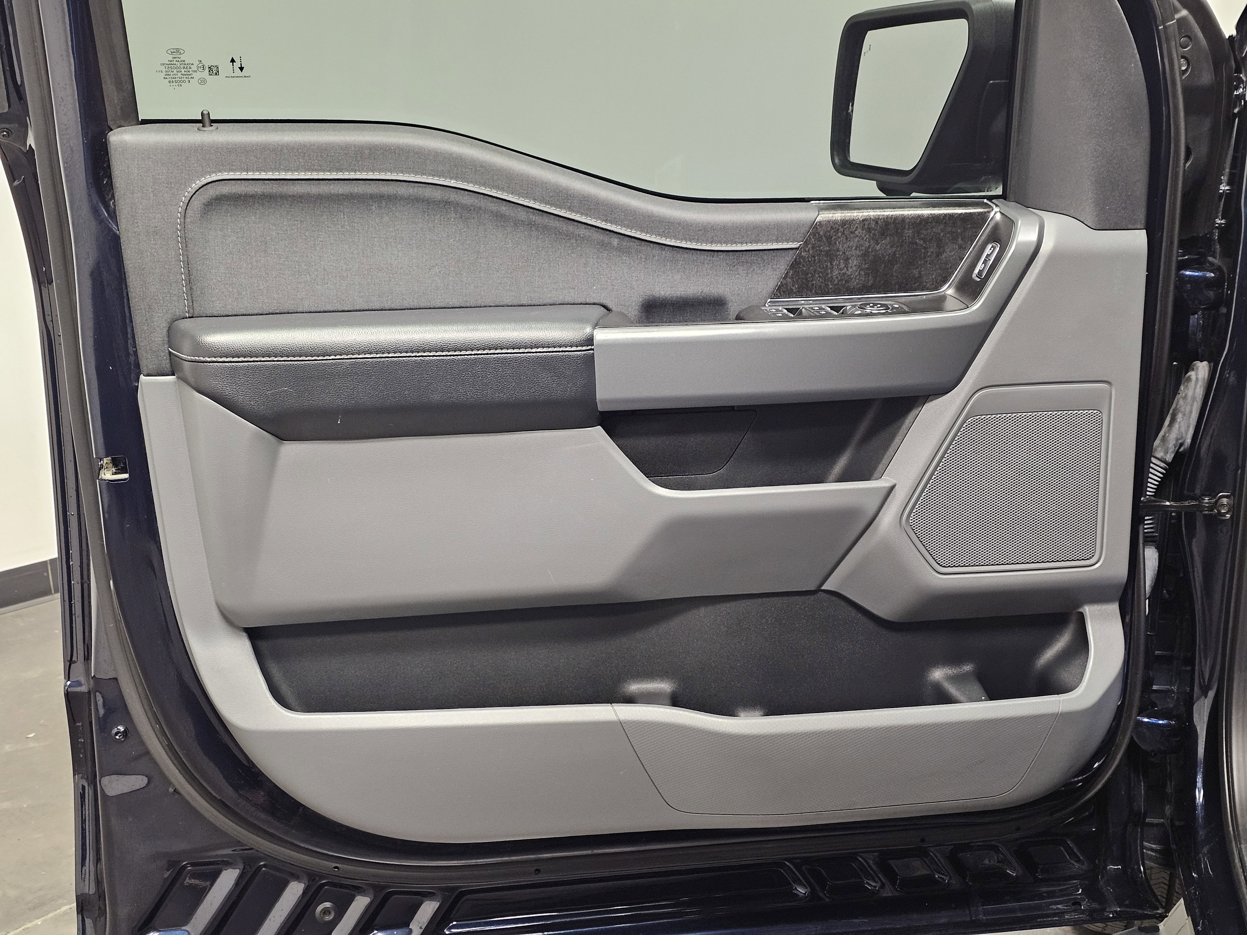 Used 2023 Ford F150 Lightning XLT image 19