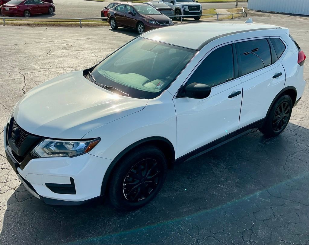 Used 2017 Nissan Rogue S image 4