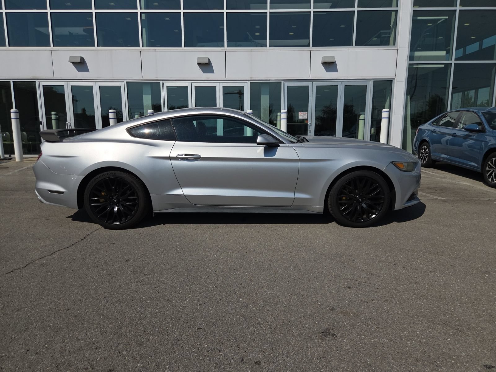 Used 2016 Ford Mustang Coupe RWD image 2