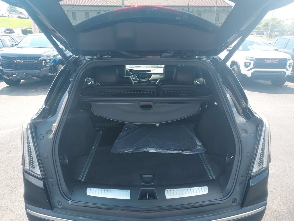 Used 2024 Cadillac XT5 Sportv w/ LPO, Floor Liner Package AWD/4WD image 9