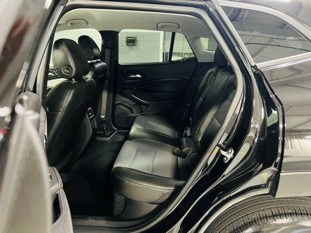 Used 2025 Chevrolet Trax LT w/ LT Convenience Package FWD image 22