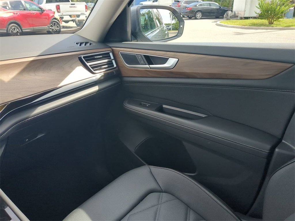 Used 2025 Volkswagen Atlas SE image 14