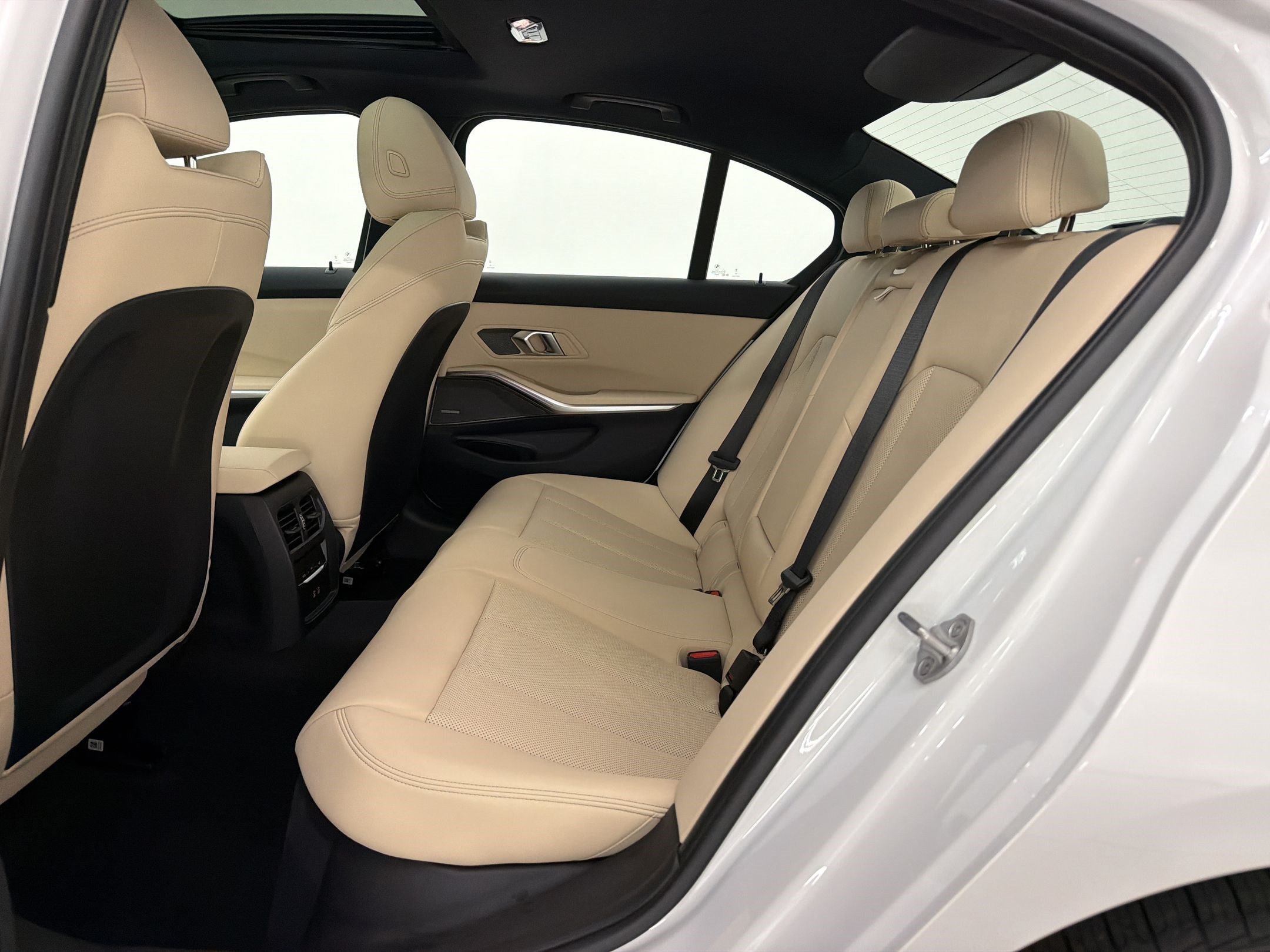 New 2026 BMW 330i Sedan w/ Premium Package RWD image 21